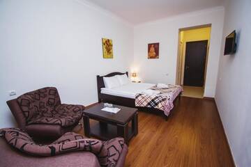 Фото номера Двухместный номер Делюкс с 1 кроватью и балконом Отель Hotel Lux г. Тбилиси 13