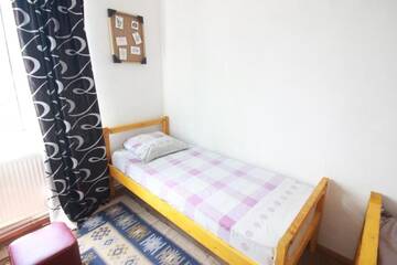 Фото номера Четырехместный номер с видом на горы Хостелы Sheni Hostel г. Тбилиси 10