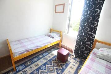 Фото номера Четырехместный номер с видом на горы Хостелы Sheni Hostel г. Тбилиси 11