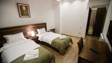 Фото номера Бюджетный двухместный номер с 2 отдельными кроватями Отель Hotel King Tom г. Тбилиси 5