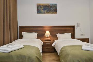 Фото номера Бюджетный двухместный номер с 2 отдельными кроватями Отель Hotel King Tom г. Тбилиси 6
