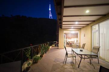 Фото номера Четырехместный номер с террасой Гостевой дом Terrace House Tbilisi г. Тбилиси 7