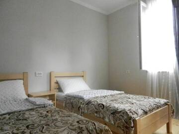 Фото номера Двухместный номер Делюкс с 1 кроватью и ванной Гостевой дом guest house katia tbilisi г. Тбилиси 3