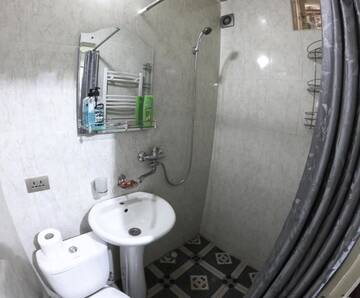 Фото номера Дом с 1 спальней Дома для отпуска Zuras Great Studio in Old Tbilisi г. Тбилиси 17