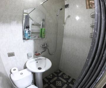 Фото номера Дом с 1 спальней Дома для отпуска Zuras Great Studio in Old Tbilisi г. Тбилиси 14