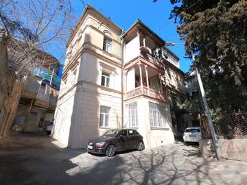Фото номера Дом с 1 спальней Дома для отпуска Zuras Great Studio in Old Tbilisi г. Тбилиси 7