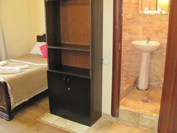 Фото номера Двухместный номер Делюкс с 1 кроватью и душем Отель Lucky Travelers Room г. Тбилиси 4
