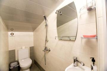 Фото номера Улучшенный четырехместный номер Гостевой дом Holiday House г. Тбилиси 21