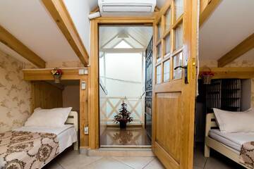 Фото номера Улучшенный четырехместный номер Гостевой дом Holiday House г. Тбилиси 15