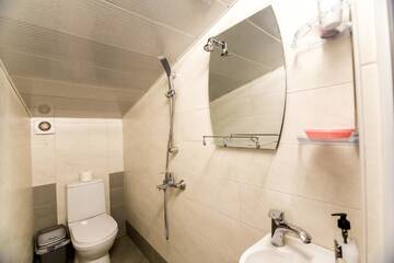 Фото номера Улучшенный четырехместный номер Гостевой дом Holiday House г. Тбилиси 8