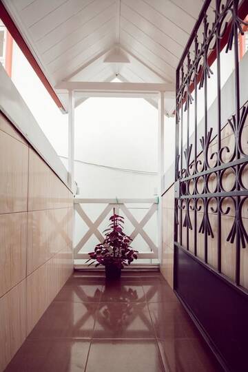 Фото номера Улучшенный четырехместный номер Гостевой дом Holiday House г. Тбилиси 12