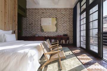 Фото номера Двухместный номер с 1 кроватью Отель Stamba Hotel г. Тбилиси 4
