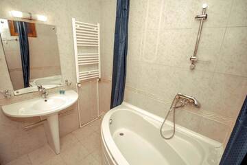 Фото номера Семейный полулюкс Отель 5 Rooms г. Тбилиси 2