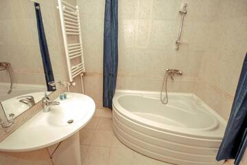 Фото номера Семейный полулюкс Отель 5 Rooms г. Тбилиси 3