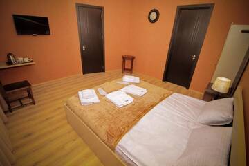 Фото номера Стандартный двухместный номер с 1 кроватью Отель 5 Rooms г. Тбилиси 4