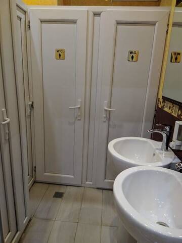 Фото номера Бюджетный двухместный номер с 1 кроватью Хостелы Chekhov Hostel г. Тбилиси 4