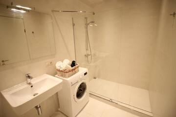 Фото номера Улучшенные апартаменты Апарт-отели Superior Apartments г. Тбилиси 36