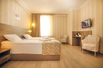 Фото номера Просторный двухместный номер с 2 отдельными кроватями Отель Hotel Kenari г. Тбилиси 4