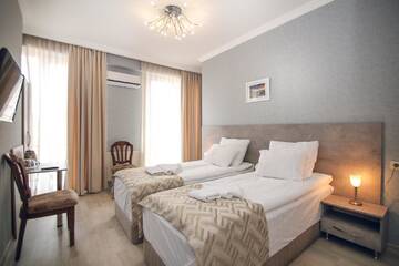 Фото номера Стандартный двухместный номер с 2 отдельными кроватями Отель Hotel Kenari г. Тбилиси 7
