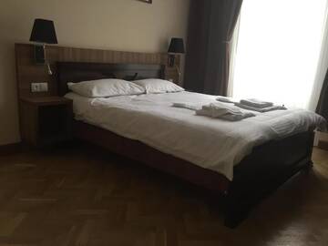 Фото номера Двухместный номер Делюкс с 1 кроватью и балконом Мини-отель Hotel Nice г. Тбилиси 13