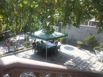 Фото номера Апартаменты с видом на сад Хостелы Ortachala Summer House г. Тбилиси 4