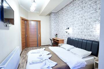 Фото номера Двухместный номер Делюкс с 1 кроватью и балконом Отель Hotel Diadema г. Тбилиси 7