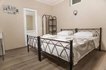 Фото номера Стандартный двухместный номер с 2 отдельными кроватями Отель Home25 г. Тбилиси 5