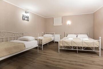 Фото номера Стандартный четырехместный номер Отель Home25 г. Тбилиси 4