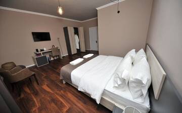 Фото номера Улучшенный двухместный номер с 1 кроватью Отель Boho Tiflis Hotel г. Тбилиси 4