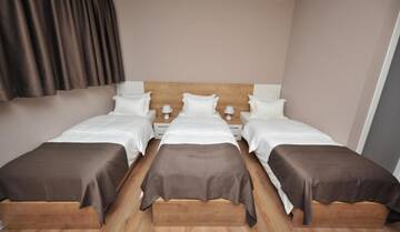 Фото номера Стандартный трехместный номер Отель Boho Tiflis Hotel г. Тбилиси 4