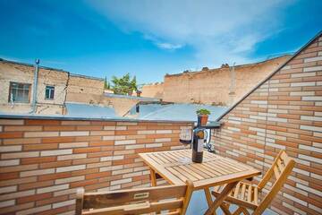 Фото номера Двухместный номер с 1 кроватью и балконом Отель Freedom Square Apart Hotel г. Тбилиси 19