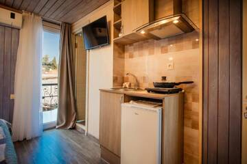 Фото номера Двухместный номер с 1 кроватью и балконом Отель Freedom Square Apart Hotel г. Тбилиси 13