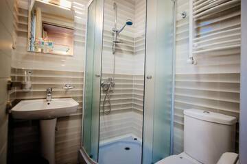 Фото номера Двухместный номер с 1 кроватью и балконом Отель Freedom Square Apart Hotel г. Тбилиси 17