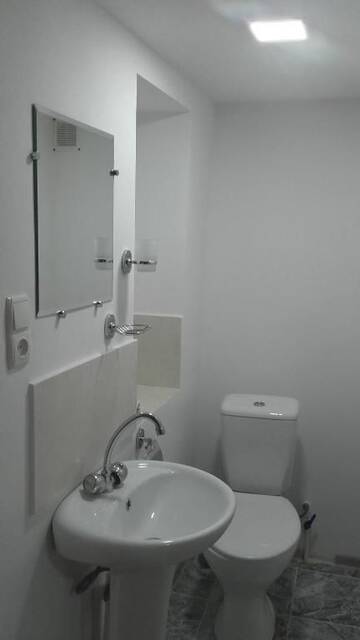 Фото номера Двухместный номер с 1 кроватью или 2 отдельными кроватями и дополнительной кроватью Гостевой дом Домик у Куры г. Тбилиси 34