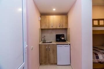 Фото номера Трехместный номер с собственной ванной комнатой Гостевой дом Anzori House г. Тбилиси 35
