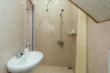 Фото номера Трехместный номер с собственной ванной комнатой Гостевой дом Anzori House г. Тбилиси 36
