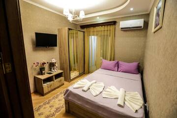Фото номера Двухместный номер Делюкс с 1 кроватью и балконом Отель Hotel S.R г. Тбилиси 3