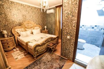 Фото номера Номер Делюкс с кроватью размера «queen-size» Отель Hotel S.R г. Тбилиси 2