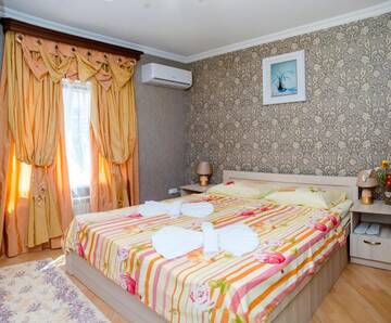 Фото номера Стандартный номер с кроватью размера &quot;king-size&quot; Отель Hotel S.R г. Тбилиси 2