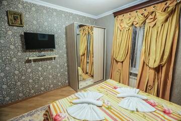 Фото номера Стандартный номер с кроватью размера &quot;king-size&quot; Отель Hotel S.R г. Тбилиси 4