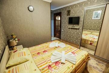 Фото номера Стандартный номер с кроватью размера &quot;king-size&quot; Отель Hotel S.R г. Тбилиси 8