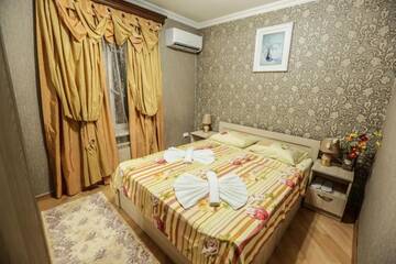 Фото номера Стандартный номер с кроватью размера &quot;king-size&quot; Отель Hotel S.R г. Тбилиси 5
