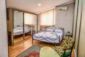 Фото номера Двухместный номер Делюкс с 1 кроватью Отель Hotel S.R г. Тбилиси 3