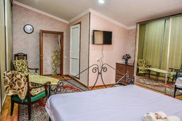 Фото номера Двухместный номер Делюкс с 1 кроватью Отель Hotel S.R г. Тбилиси 4