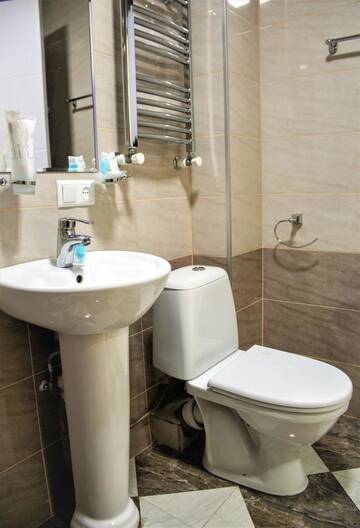 Фото номера Бюджетный двухместный номер с 2 отдельными кроватями Отель Twins Hotel г. Тбилиси 6