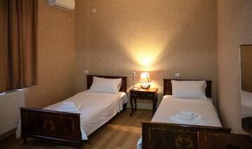 Фото номера Бюджетный двухместный номер с 2 отдельными кроватями Отель Twins Hotel г. Тбилиси 4