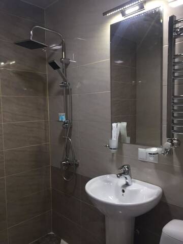 Фото номера Бюджетный двухместный номер с 2 отдельными кроватями Отель Twins Hotel г. Тбилиси 8