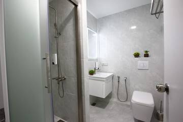 Фото номера Двухместный номер эконом-класса с 1 кроватью Отель Graphica Tbilisi Hotel г. Тбилиси 8