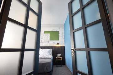 Фото номера Двухместный номер Делюкс с 1 кроватью и балконом Отель Graphica Tbilisi Hotel г. Тбилиси 2