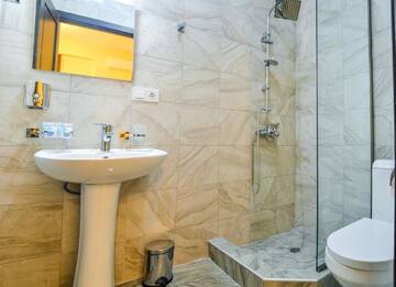 Фото номера Двухместный номер с 1 кроватью Отель Hotel Garden г. Тбилиси 5
